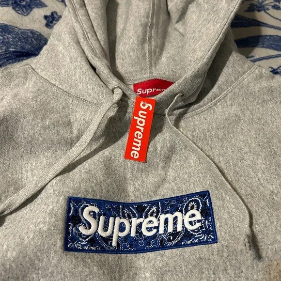 Supreme Gray Pullover Hoodie Sweatshirt